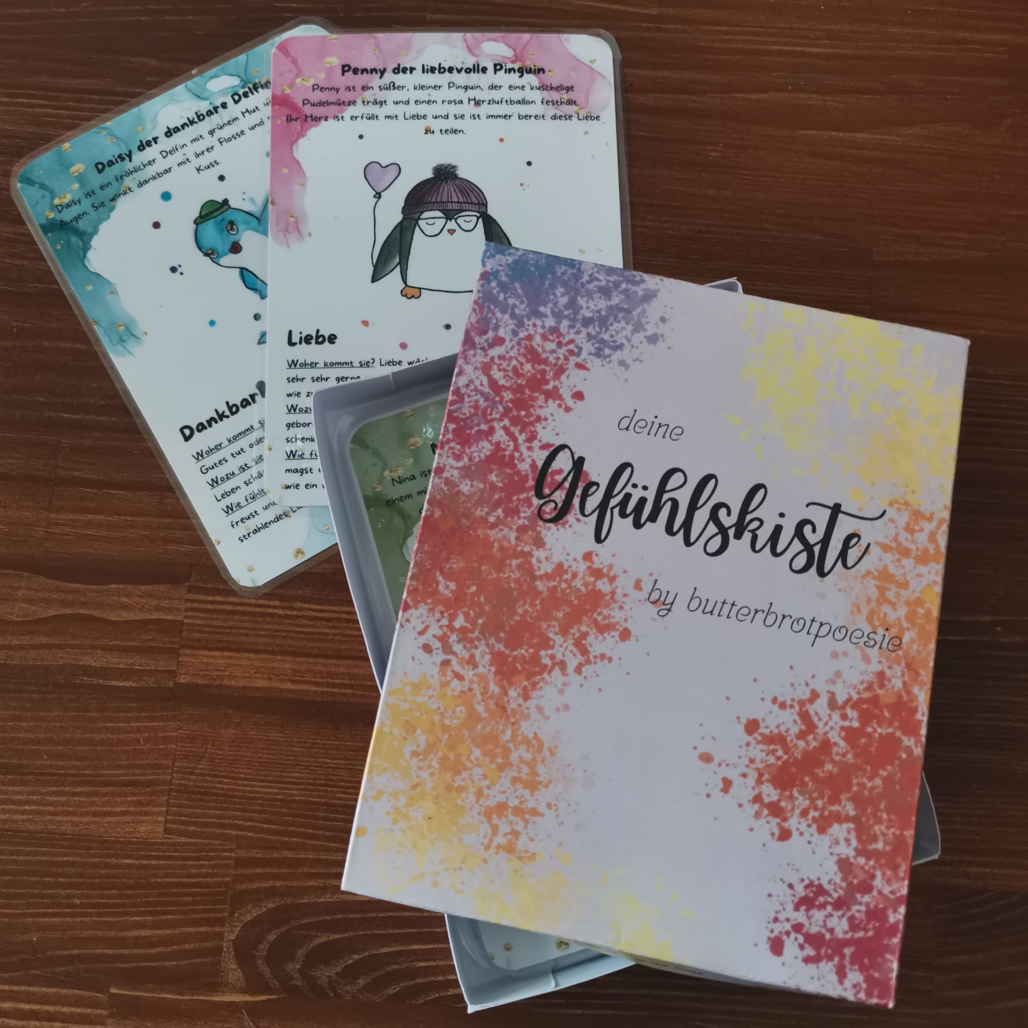 Gefühlskarten für Kinder in einer liebevoll gestalteten Box. Die Karten helfen, Emotionen zu benennen und spielerisch über Gefühle zu sprechen.