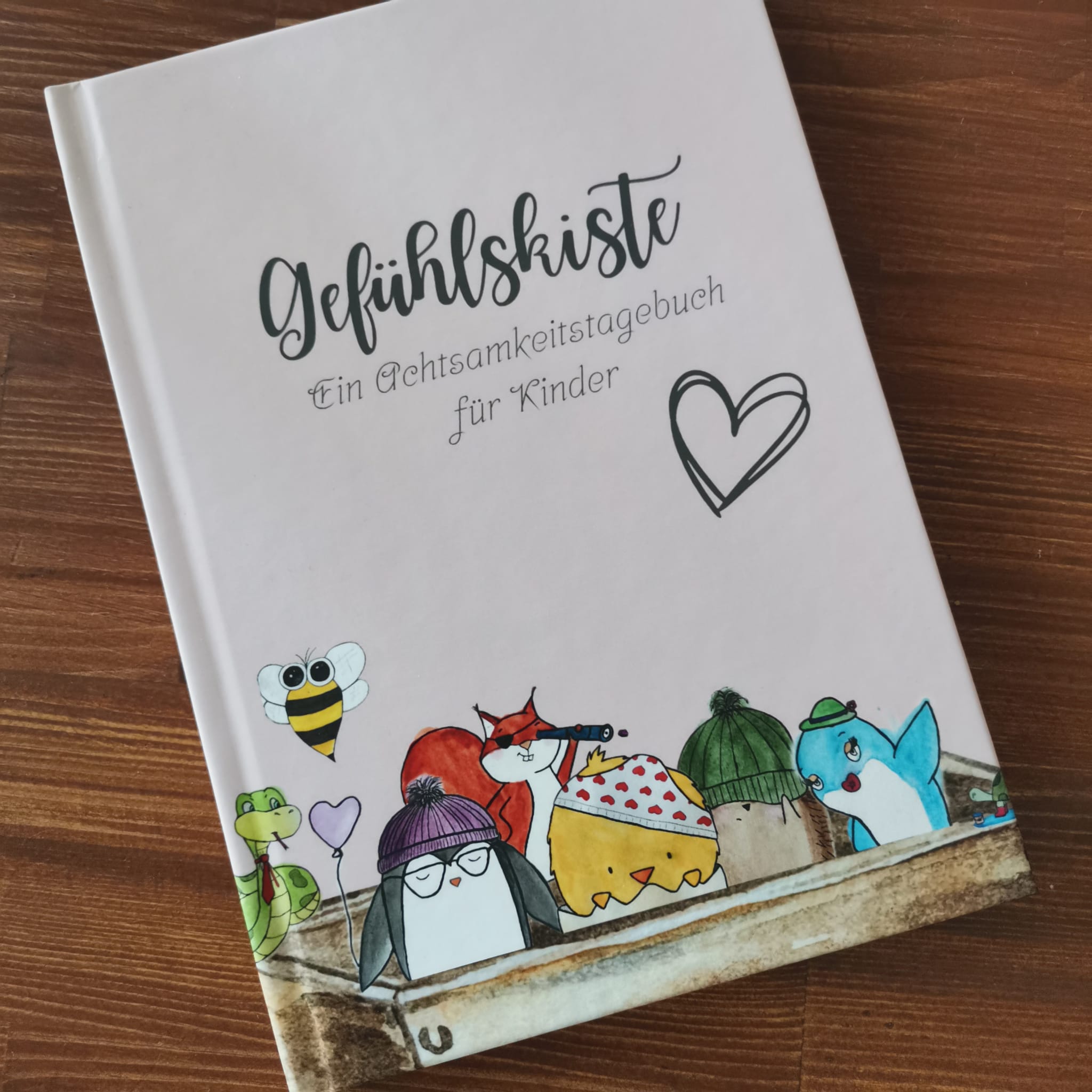 Achtsamkeitstagebuch „Gefühlskiste“ für Kinder mit liebevollen Tierillustrationen – Resilienz bei Kindern fördern durch Reflexion.